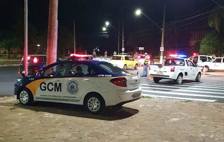 Foto 2 de 2 — Fiscalizações acabam com festa no Monte Carlo, futebol e baladas clandestinas em Araraquara